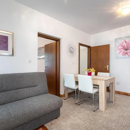 Drago *cosy & Close To The Beach! * Krk Town